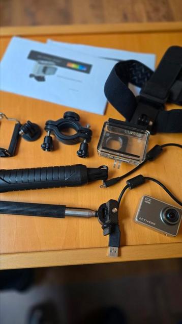 Activeon CX Gold actie camera met toebehoren. beschikbaar voor biedingen