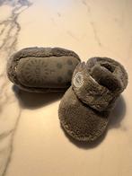 Ugg baby slofjes - grijs - maat 16 - new born, Ophalen of Verzenden, Zo goed als nieuw, Jongetje of Meisje, Slofjes