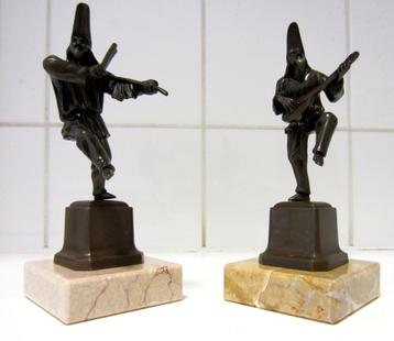===2 bronzen beelden=== c a 1920 ===muzikanten === beschikbaar voor biedingen
