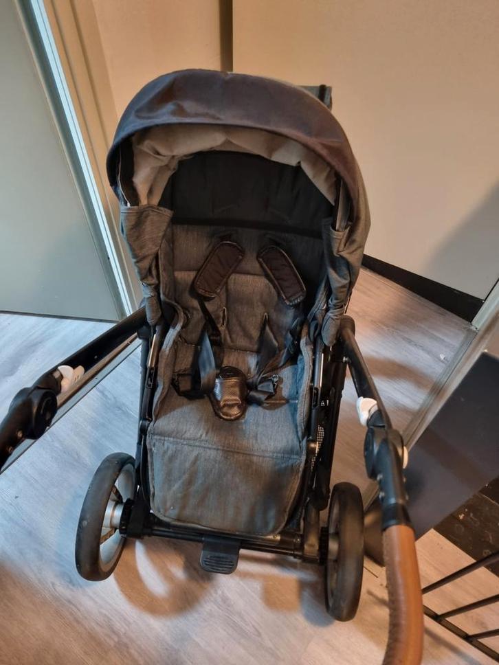 Mutsy Evo Kinderwagen Compleet - Inclusief Reiswieg!, Kinderen en Baby's, Kinderwagens en Combinaties, Gebruikt, Combiwagen, Mutsy
