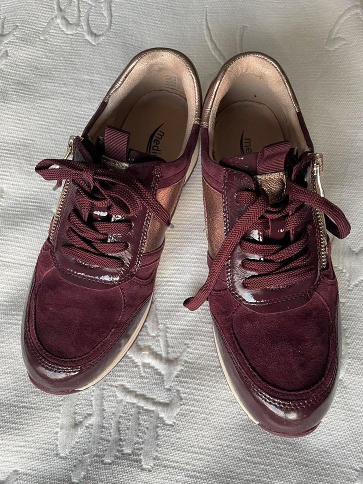 Leeen sneakers 38 bordeaux / goud Als nieuw !!!, Kleding | Dames, Schoenen, Zo goed als nieuw, Sneakers of Gympen, Rood, Ophalen of Verzenden