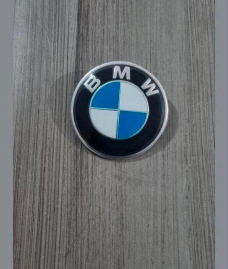 NIEUWE BMW EMBLEEM BMW E90 E91 E92 E93 E60 F10, Auto diversen, Overige Auto diversen, Ophalen of Verzenden