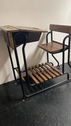 Vintage schoolbank, Ophalen