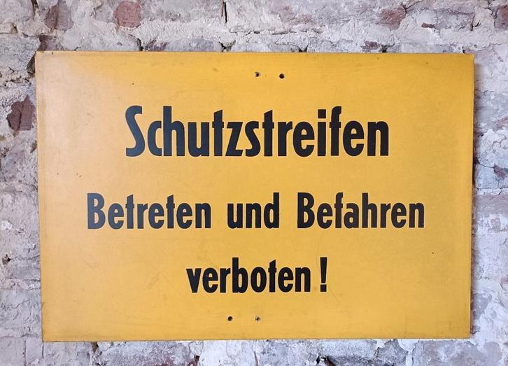 Origineel Schutzstreifen waarschuwing bord, koude oorlog DDR, Verzamelen, Militaria | Algemeen, Landmacht, Duitsland, Ophalen of Verzenden