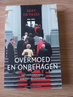 B. de Vries - Overmoed en onbehagen, Maatschappij en Samenleving, Ophalen of Verzenden, Zo goed als nieuw, B. de Vries