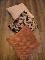 Woonkussen, decor kussen, kussenset 3 stuks roze, patroon, Ophalen of Verzenden, Zo goed als nieuw, Roze, Vierkant