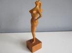 Houten beeld beeldje van een vrouw H.Graaf Holland, Ophalen of Verzenden