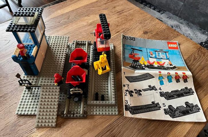 Lego 12 volt oude vrachtdepot + wagon 7838 trein jaren 80, Kinderen en Baby's, Speelgoed | Duplo en Lego, Gebruikt, Ophalen of Verzenden