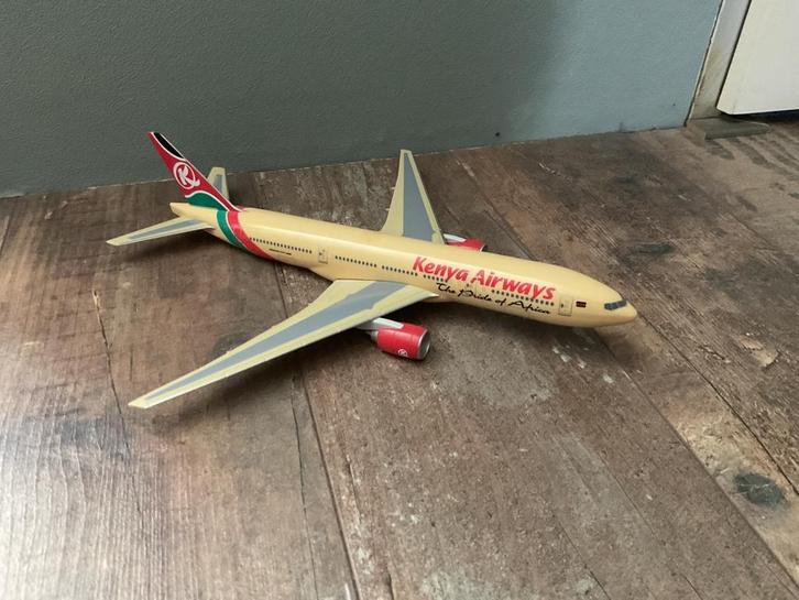 Kenya Airlines - Boeing 777-200 - Premier Planes - Verkleurd, Hobby en Vrije tijd, Modelbouw | Vliegtuigen en Helikopters, Gebruikt