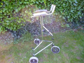 3 wielen  rollator RVS  met armleuningen inklapbaar beschikbaar voor biedingen