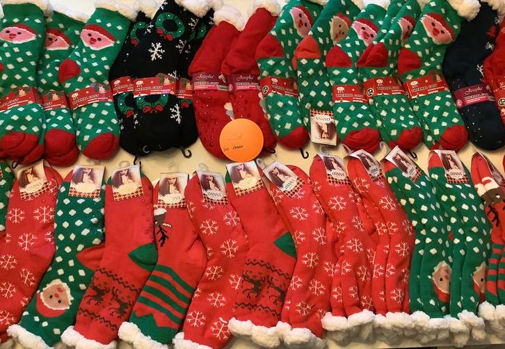 Partij leuke fluffy huissokken. ( partij 251), Diversen, Rommelmarktspullen, Ophalen of Verzenden