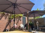 2 grijze parasols 2.50 doorsnee incl hoes, Ophalen, Zo goed als nieuw