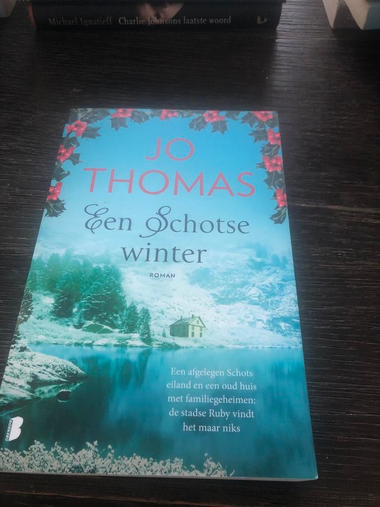 Een Schotse Winter - Jo Thomas, Ophalen of Verzenden, Gelezen, Nederland