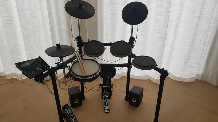 Digitaal drumstel met speakers, Muziek en Instrumenten, Drumstellen en Slagwerk, Gebruikt, Overige merken, Elektronisch, Ophalen