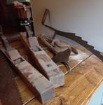 Oud gereedschap en eeen gareel, Ophalen