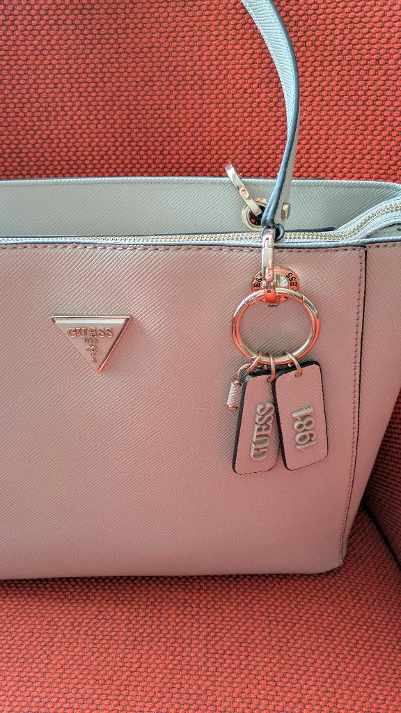 GUESS Noelle ll schoudertas met logoprint, Sieraden, Tassen en Uiterlijk, Tassen | Damestassen, Nieuw, Handtas, Beige, Ophalen of Verzenden
