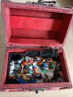 Doosje met een varia van steentjes, Verzamelen, Mineralen en Fossielen, Ophalen of Verzenden, Mineraal