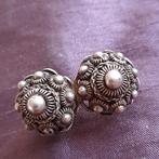 Streekdracht Klederdracht Broche Twee Bolle Zeeuwse Knopen, Sieraden, Tassen en Uiterlijk, Antieke sieraden, Verzenden, Overige materialen