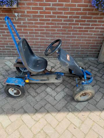 Kleine skelter.  Opknapper  beschikbaar voor biedingen