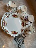 Antiek servies met schaaltjes, kopjes, schotels en lepeltjes, Ophalen