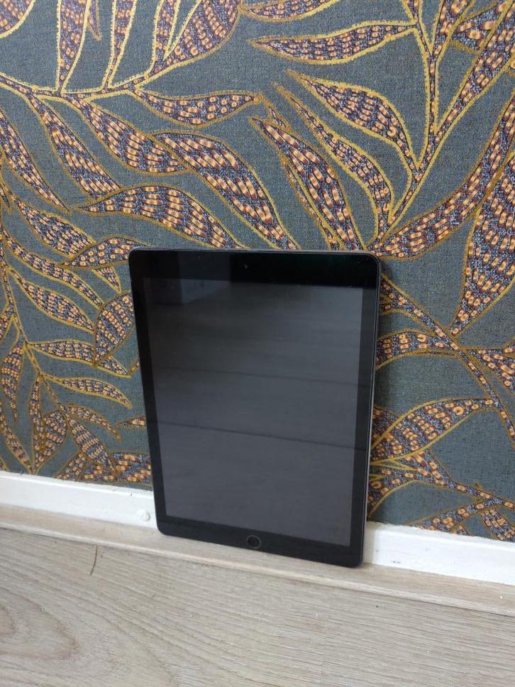 Ipad air (2013), Computers en Software, Apple iPads, Gebruikt, Apple iPad, Wi-Fi, 10 inch, 128 GB, Zwart, Ophalen of Verzenden