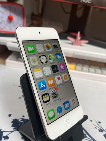 iPod Touch 6e generatie Zilver 16GB beschikbaar voor biedingen
