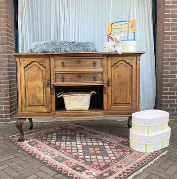 Mooie ruime commode beschikbaar voor biedingen