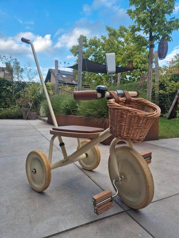 Banwood Driewieler crème/beige met duwstang beschikbaar voor biedingen