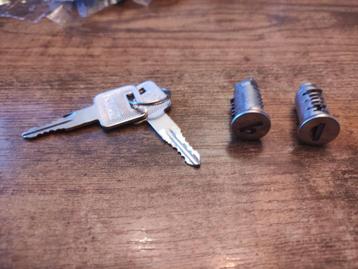 setje(s) sloten + sleutels voor o.a. Thule dakdragers beschikbaar voor biedingen