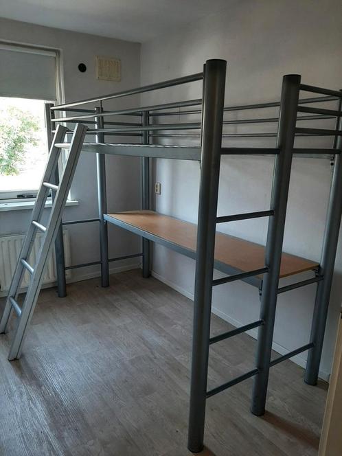 Stevige hoogslaper met bureau (1 persoons), Huis en Inrichting, Slaapkamer | Stapelbedden en Hoogslapers, Gebruikt, Hoogslaper