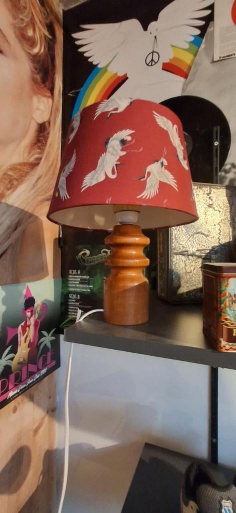 Vintage Tafellamp met Houten Voet, Gebruikt, Unknown, Ophalen of Verzenden, Stof