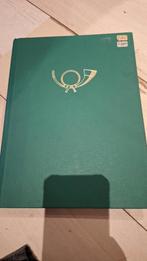 2 boeken met diverse postzegels, Postzegels en Munten, Postzegels | Toebehoren, Ophalen of Verzenden, Verzamelalbum