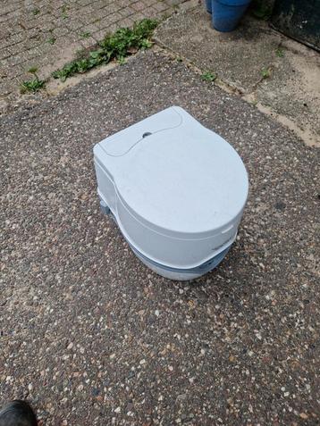 Mobiel toilet beschikbaar voor biedingen