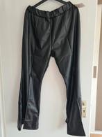 Leather look Flair broek, Kleding | Dames, Broeken en Pantalons, Nieuw, Lang, Maat 42/44 (L), Ophalen of Verzenden