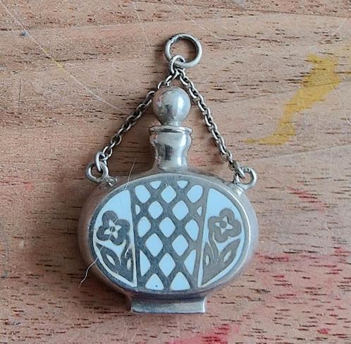 Parfum hanger, Niekerk Schoonhoven, Sieraden, Tassen en Uiterlijk, Kettinghangers, Zo goed als nieuw, Zilver, Zilver, Overige voorstellingen