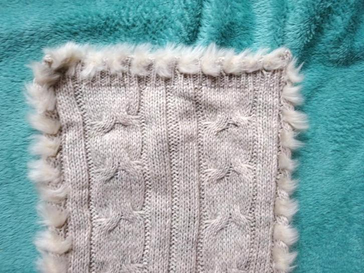Beige gebreide sjaal met kunstbont aan de rand 25 x 210 cm, Kleding | Dames, Mutsen, Sjaals en Handschoenen, Gedragen, Sjaal, Maat 46/48 (XL) of groter