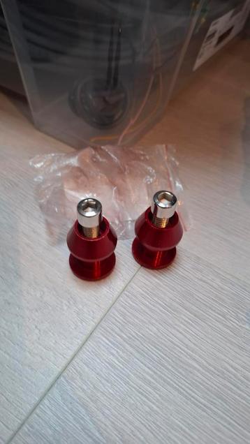 Paddockstand adapters  beschikbaar voor biedingen