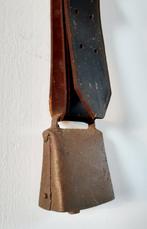 Oude Koebel met Leren Riem, Ophalen of Verzenden