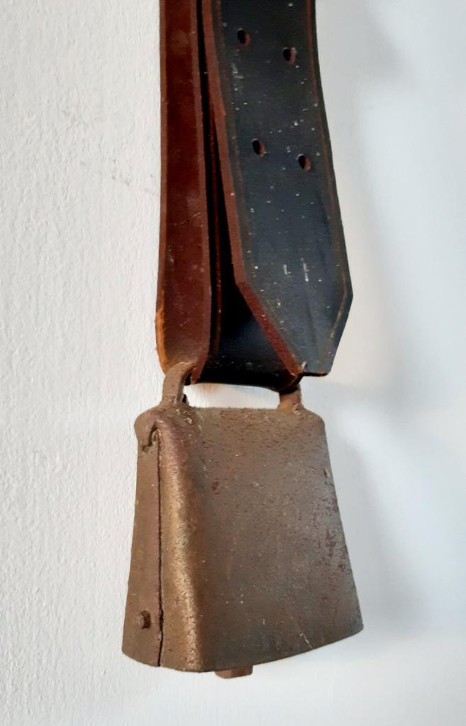 Oude Koebel met Leren Riem, Antiek en Kunst, Antiek | Overige Antiek, Ophalen of Verzenden