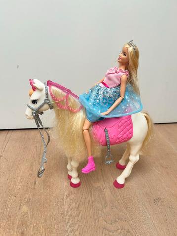 Barbie + dansend paard met licht en geluid beschikbaar voor biedingen