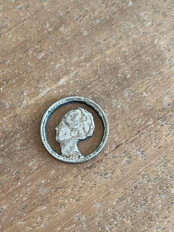 WW2 Wilhelmina dubbeltje Zilveren Hanger /broche 1939 beschikbaar voor biedingen