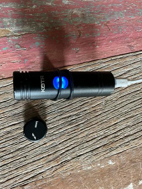 Sport Fietslamp Lucas KOTR, Fietsen en Brommers, Fietsaccessoires | Fietsverlichting, Voorlicht, Zo goed als nieuw, Batterij, Oplaadbaar