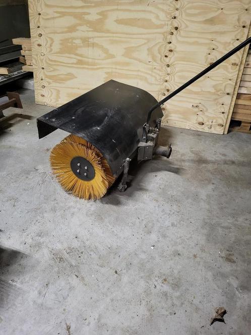 Veegmachine / borsteleenheid, Tuin en Terras, Veegmachines, Zo goed als nieuw, Ophalen of Verzenden