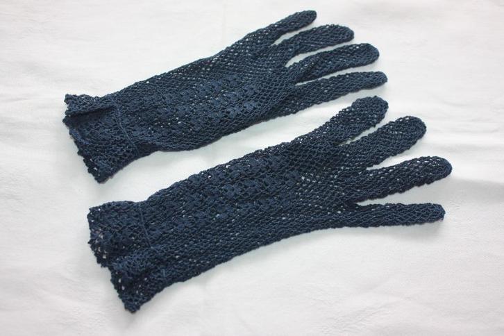 Oude blauwe gehaakte handschoentjes, Antiek en Kunst, Antiek | Kleding en Accessoires, Ophalen of Verzenden