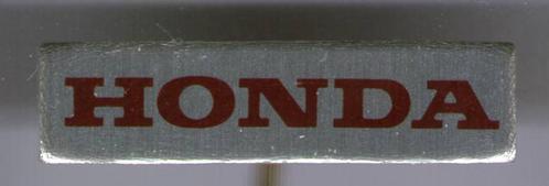HONDA rood op zilverkleurig auto speldje ( B_157 ), Verzamelen, Speldjes, Pins en Buttons, Zo goed als nieuw, Speldje of Pin, Transport