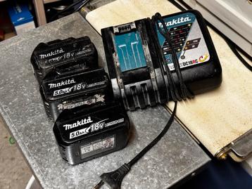 3x 5Ah accu en snellader makita beschikbaar voor biedingen