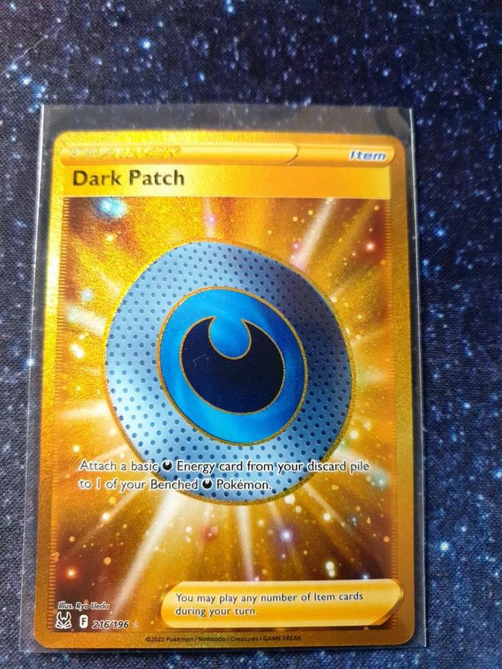 Pokémon kaart Dark Patch #216 Lost Origin, Hobby en Vrije tijd, Verzamelkaartspellen | Pokémon, Zo goed als nieuw, Losse kaart