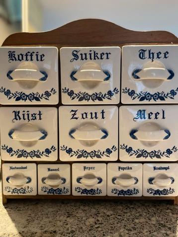 Vintage Kruidenrek met Keramische Lades beschikbaar voor biedingen