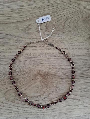 Leuke ketting met paarse lila zilverkleurige glazen kralen  beschikbaar voor biedingen