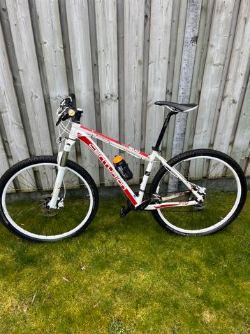 Gebruikte mountainbike beschikbaar voor biedingen